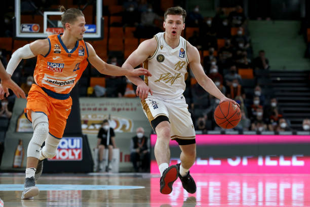 靠其灵活多 靠其灵活多