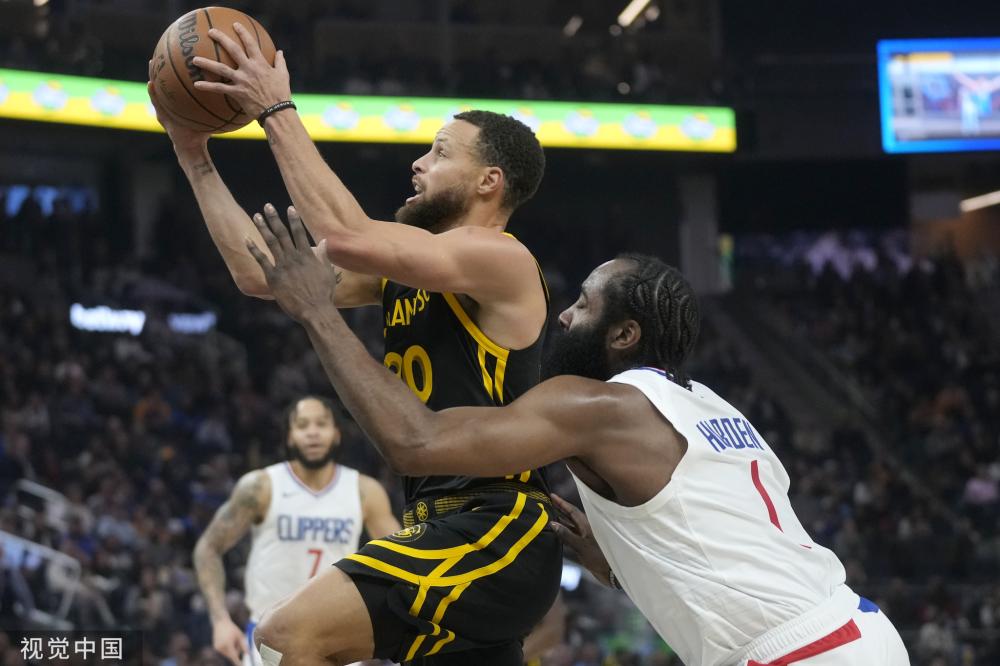 在训练中依 在训练中依